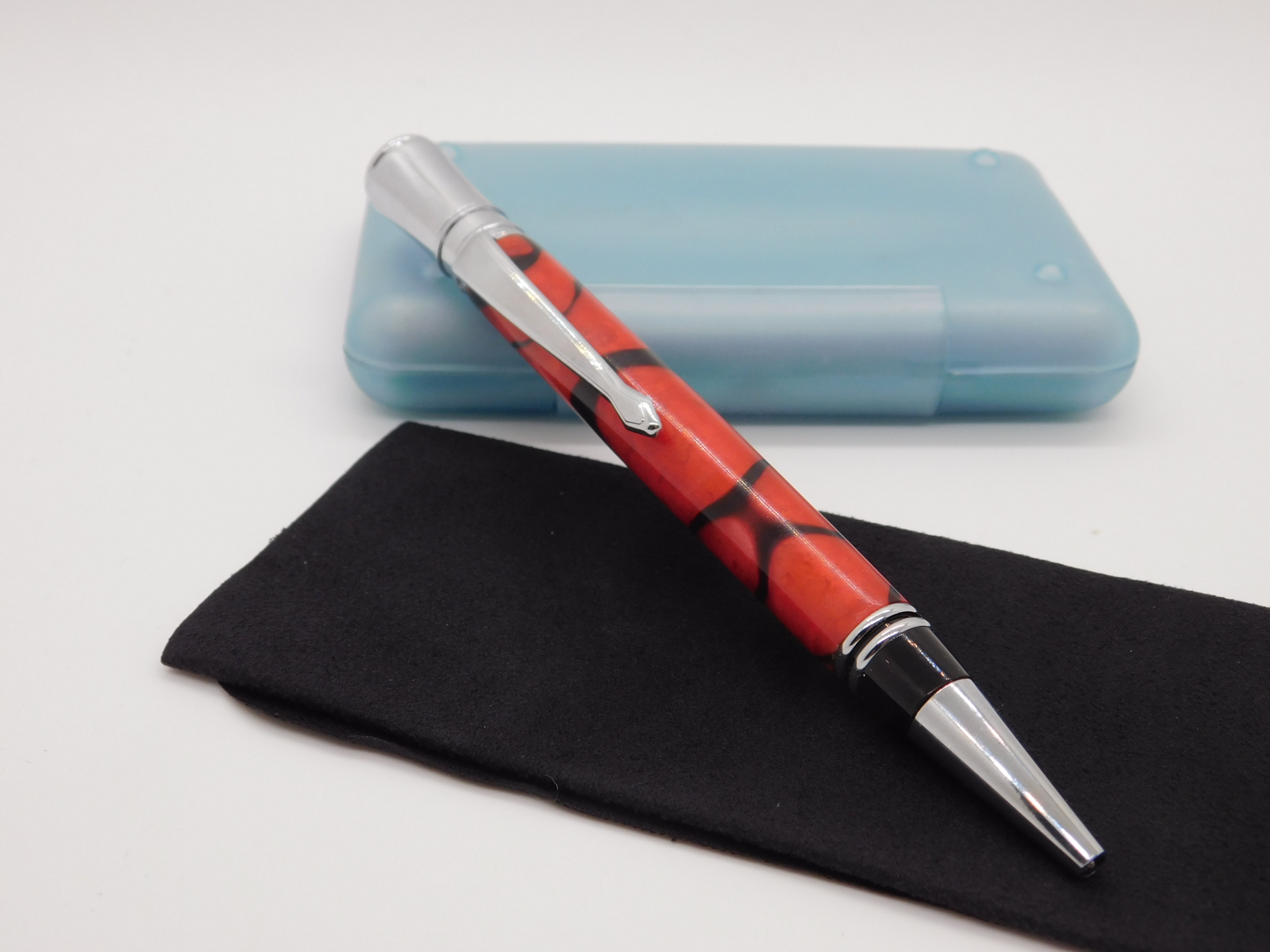 The Elegant - Tiger Red